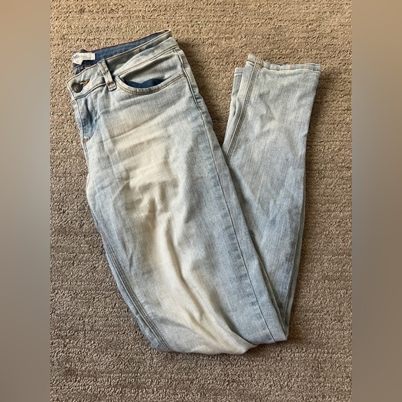 Denim - Women’s - light wash jeans